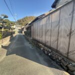 北側の道路です。建築基準法42条2項道路のため、セットバック予定です。