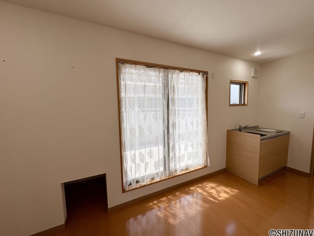 2階の廊下です。ミニキッチンがついています。