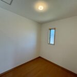 2階の納戸です。書斎などにもお使いいただけます。