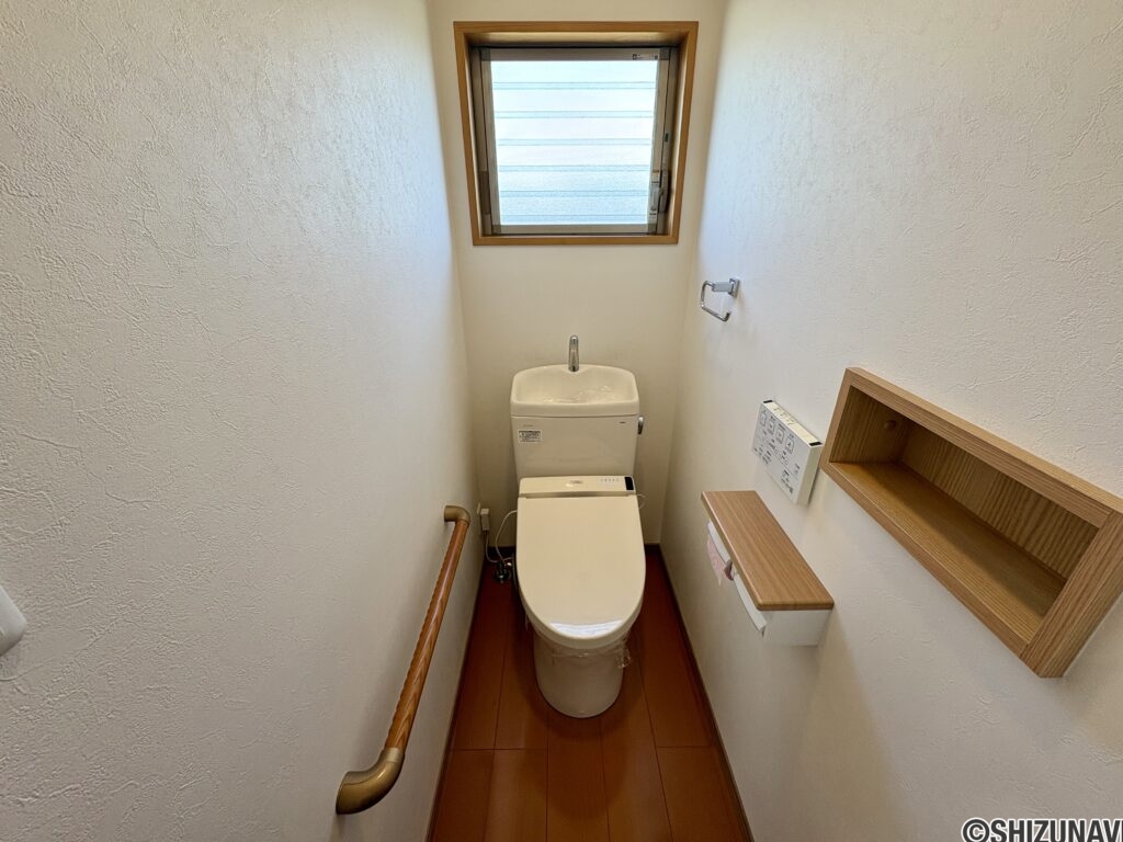 2階のトイレです。クリーニング済みです。