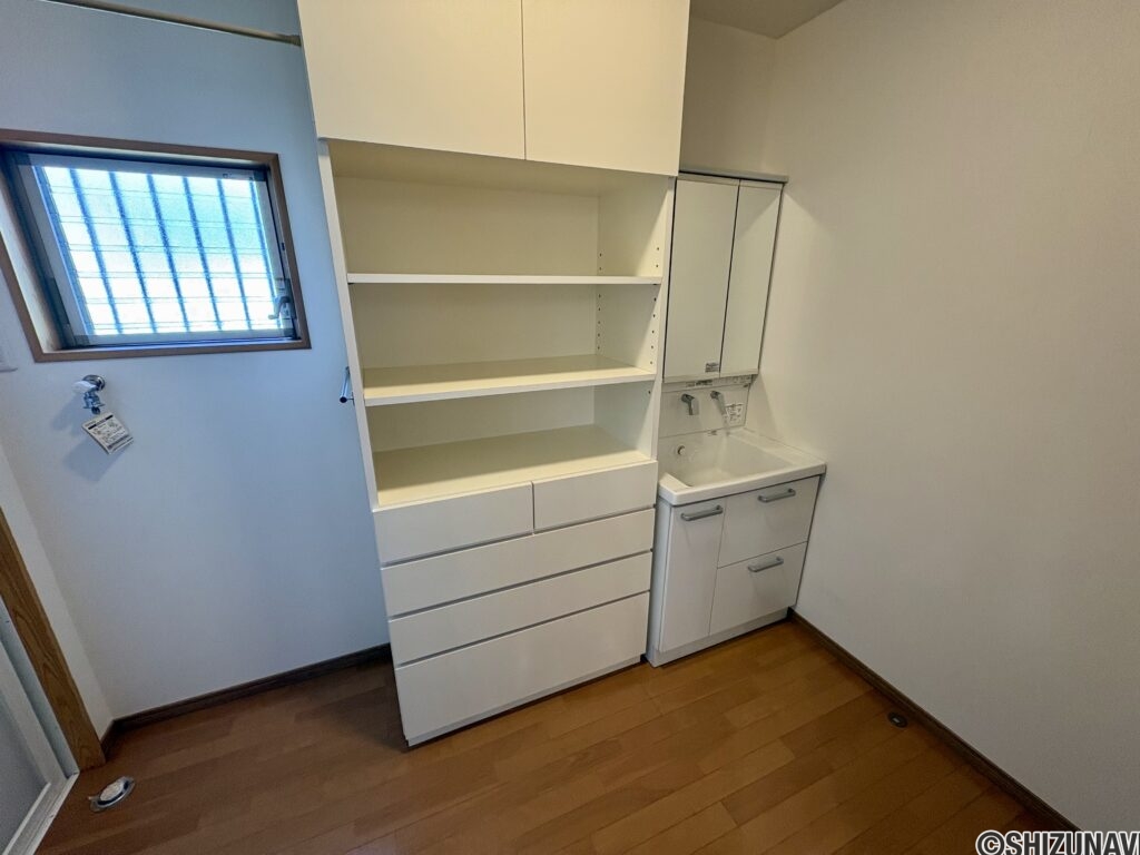 洗面所です。広々しておりお子様のいる方に最適です。