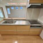 リビングを見渡せるカウンターキッチンです。