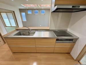 リビングを見渡せるカウンターキッチンです。