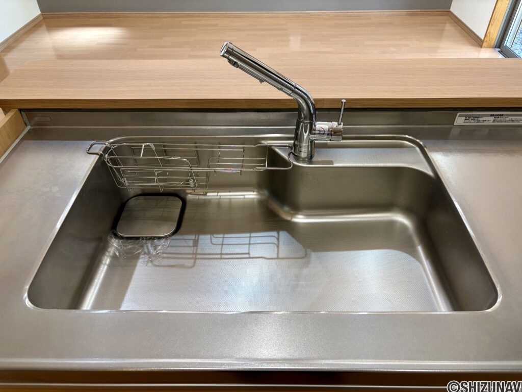 ステンレスシンクです。クリーニング済みです。