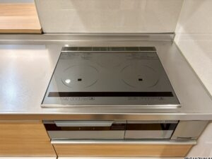 IHクッキングヒーターで安全に調理ができます。