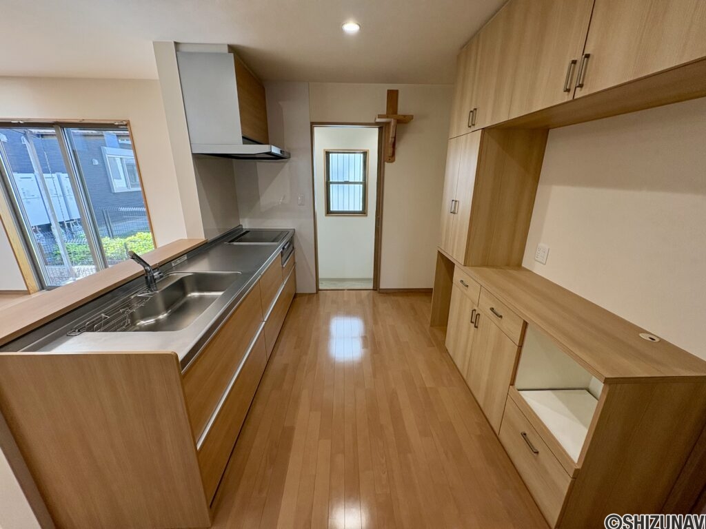 キッチンは動線が確保しやすい広々した作りです。