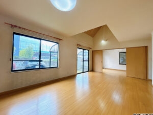 【LDK】建具を開け放すことで、1階を全てLDKとして使うことも可能です。