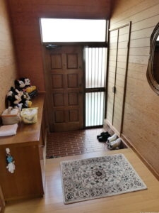 玄関中