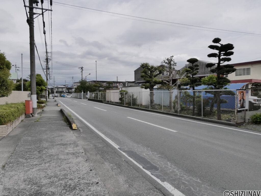 前面道道路（南から北）