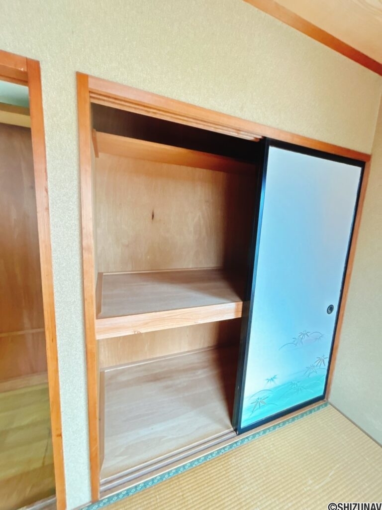 【リフォーム中/2階東側洋室収納】押入だった部分はオープン収納へとリフォームいたします。お洋服をかけやすいように、枕棚とハンガーパイプを設置いたします。