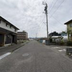 前面道路　幅が広いので陽当たりも良好です♪