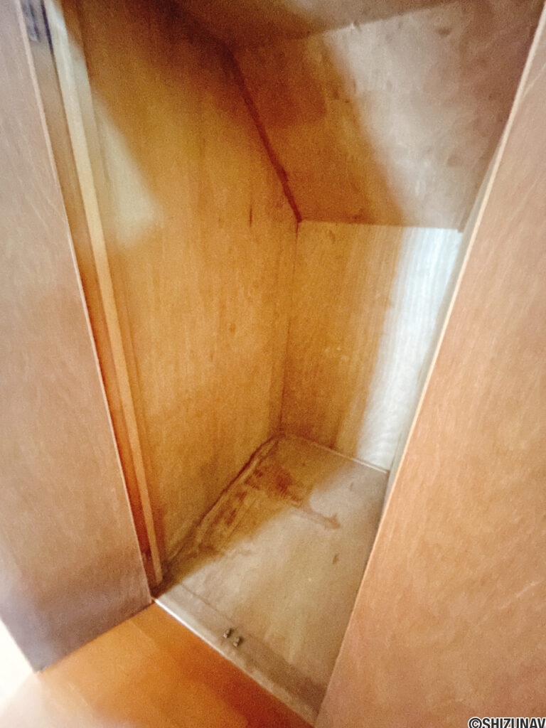 【階段下収納】