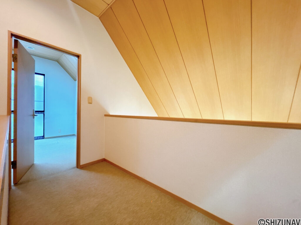 【2階廊下】LDKの吹き抜けになっています