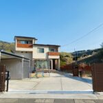 外観　大型敷地のためアプローチも広々としています
