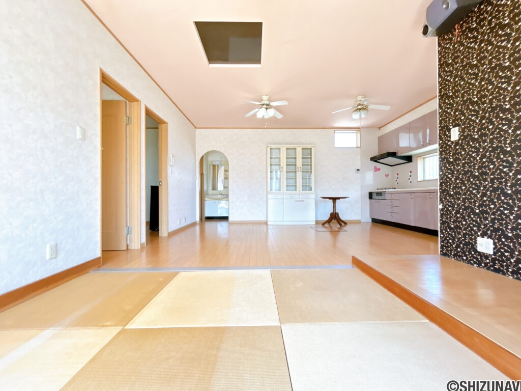 【リビング畳コーナー】