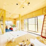 【リフォーム中/リビング別角度】（7/25撮影）フローリング上張り、建具交換、クロス張替、照明交換を行います。家具の配置がしやすい形のLDKです。