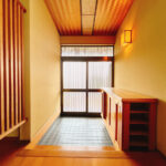 【リフォーム前/玄関内観】