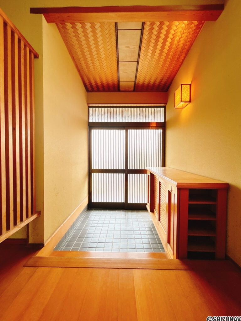 【リフォーム前/玄関内観】