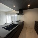 黒を基調としたお洒落なキッチン