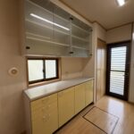 キッチン裏の造り付け棚