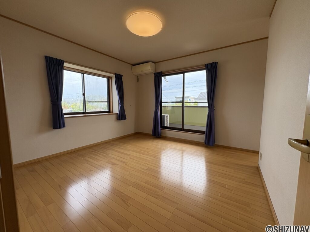 2階　洋室（8.0帖）