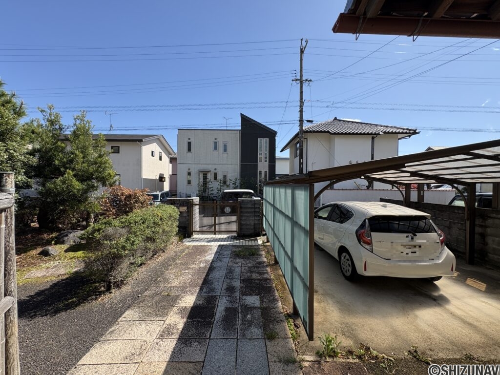 玄関アプローチ