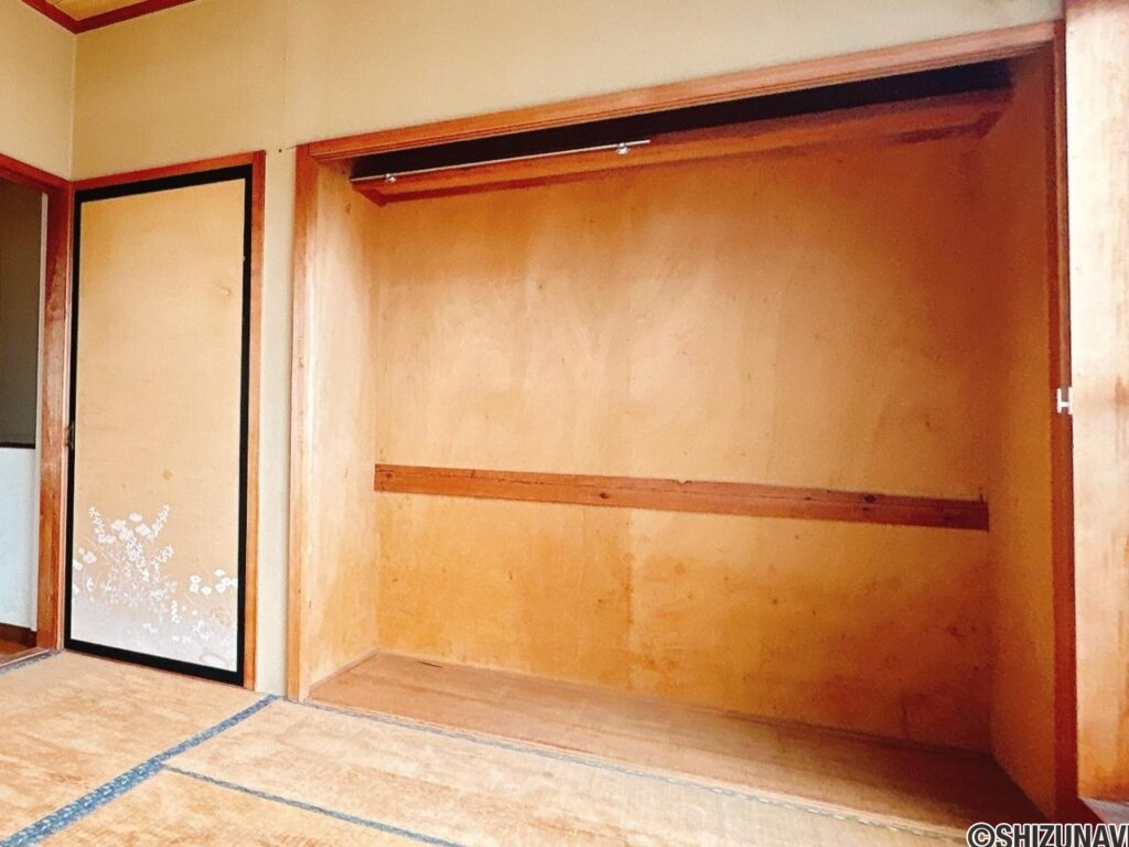 【2階和室収納】