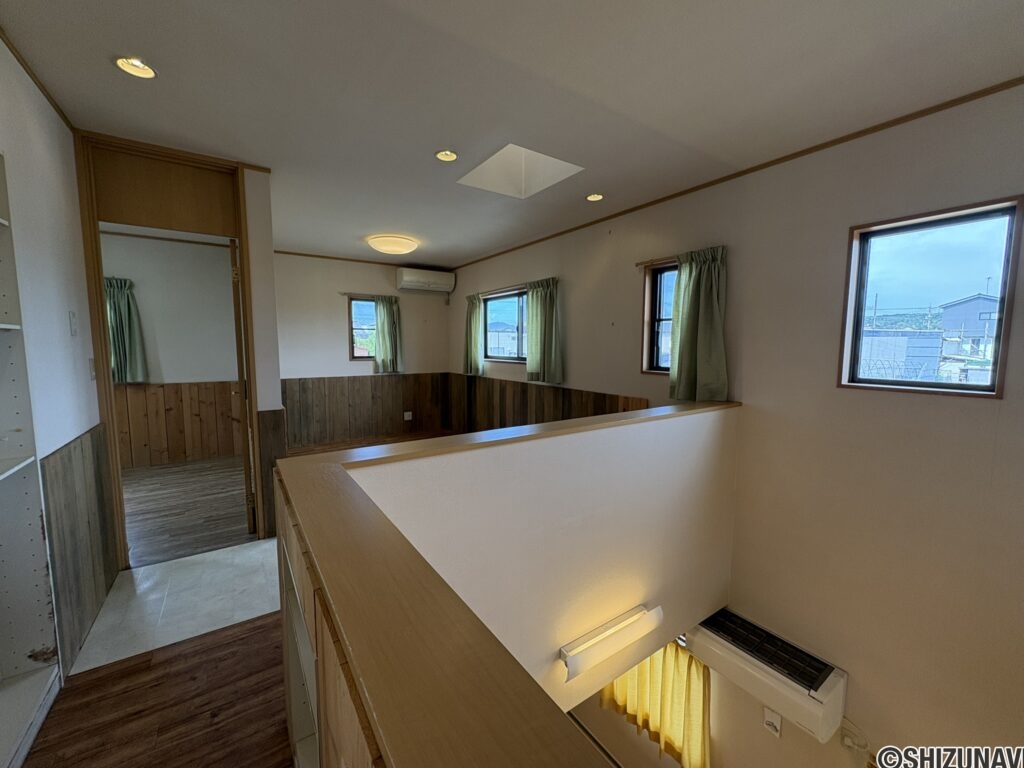 2階　吹き抜けとホール