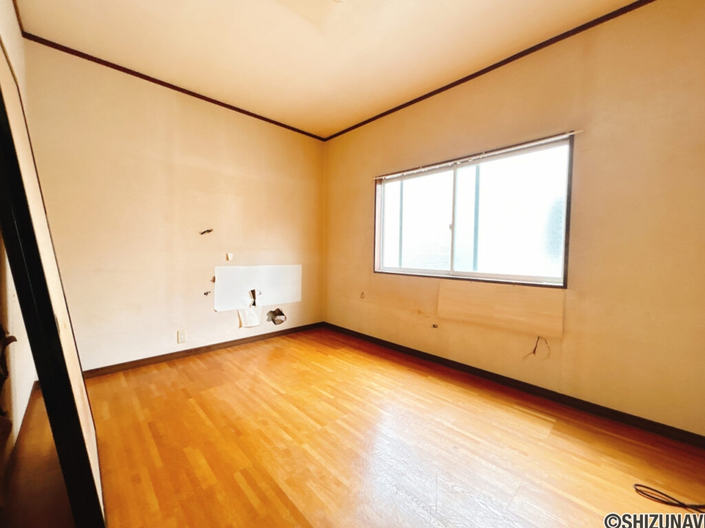 【2階洋室真ん中6帖】