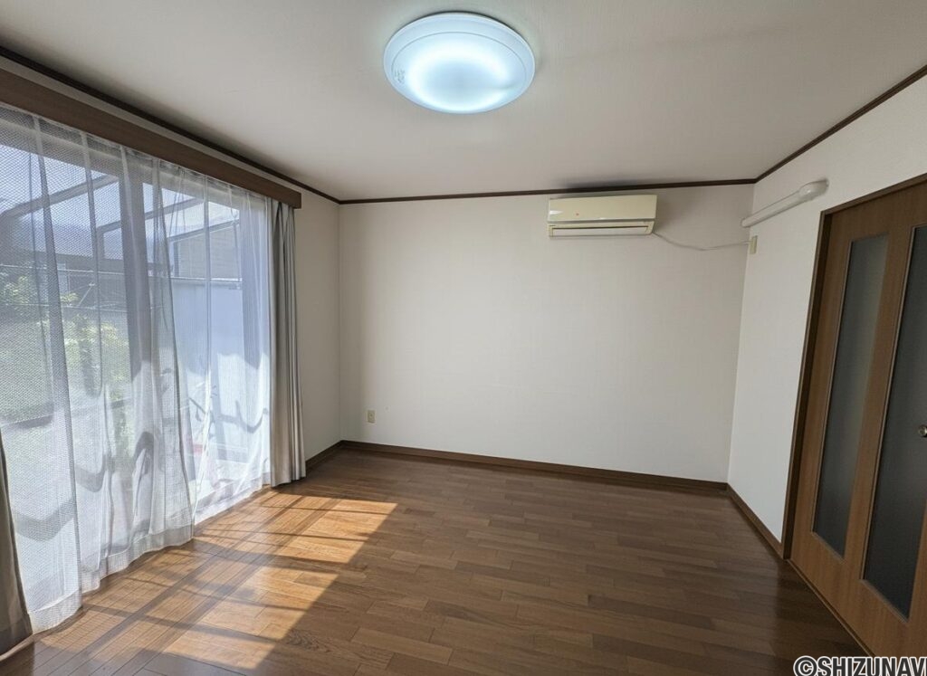 1階南東側の洋室