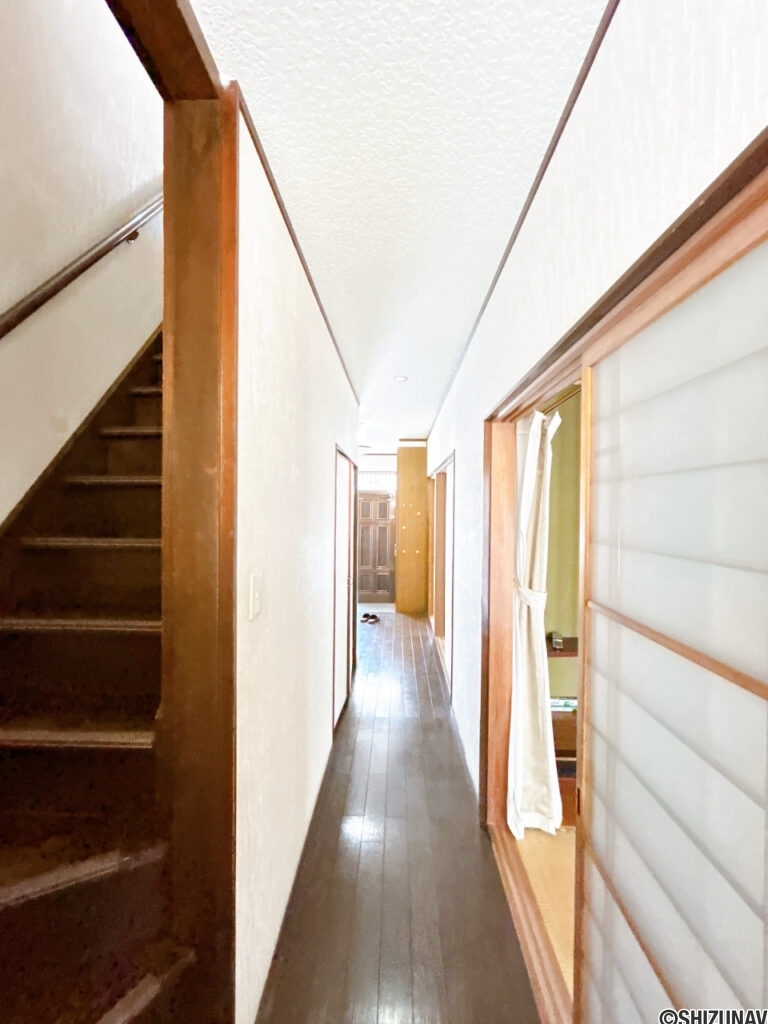 【1階廊下】