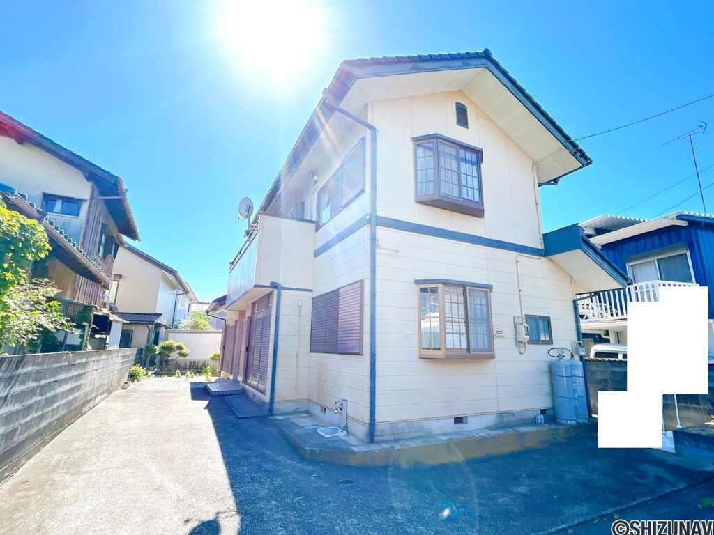 【リフォーム前／外観】外壁・屋根塗装を行います。