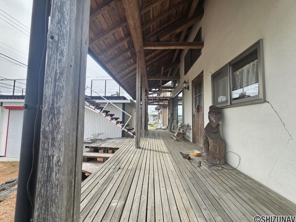 玄関ポーチ　
