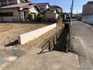 磐田市豊島1500-6　売土地（建築条件なし、確定測量渡し）※外構完成の画像