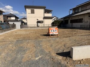 磐田市豊島1500-6　売土地（建築条件なし、確定測量渡し）※外構完成の画像