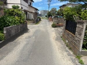 西側前面道路