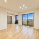 リビングダイニングのLEDダウンライトは調光・調色機能付