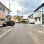 松岡前面道路。幅員約4ｍあります。