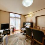 【1階洋室　10帖】残置物処分とクリーニングを行います。
