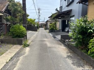 東側前面道路