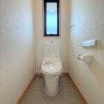 2階トイレは新品に交換済みです♪