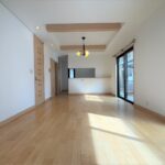 リビングは広々としており、調光可能なダウンライトがお洒落です♪