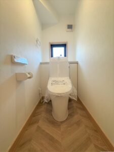 1階トイレは新品に交換済みです♪