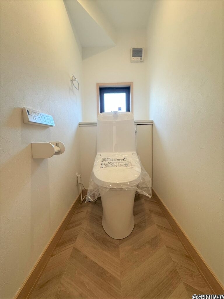 1階トイレは新品に交換済みです♪