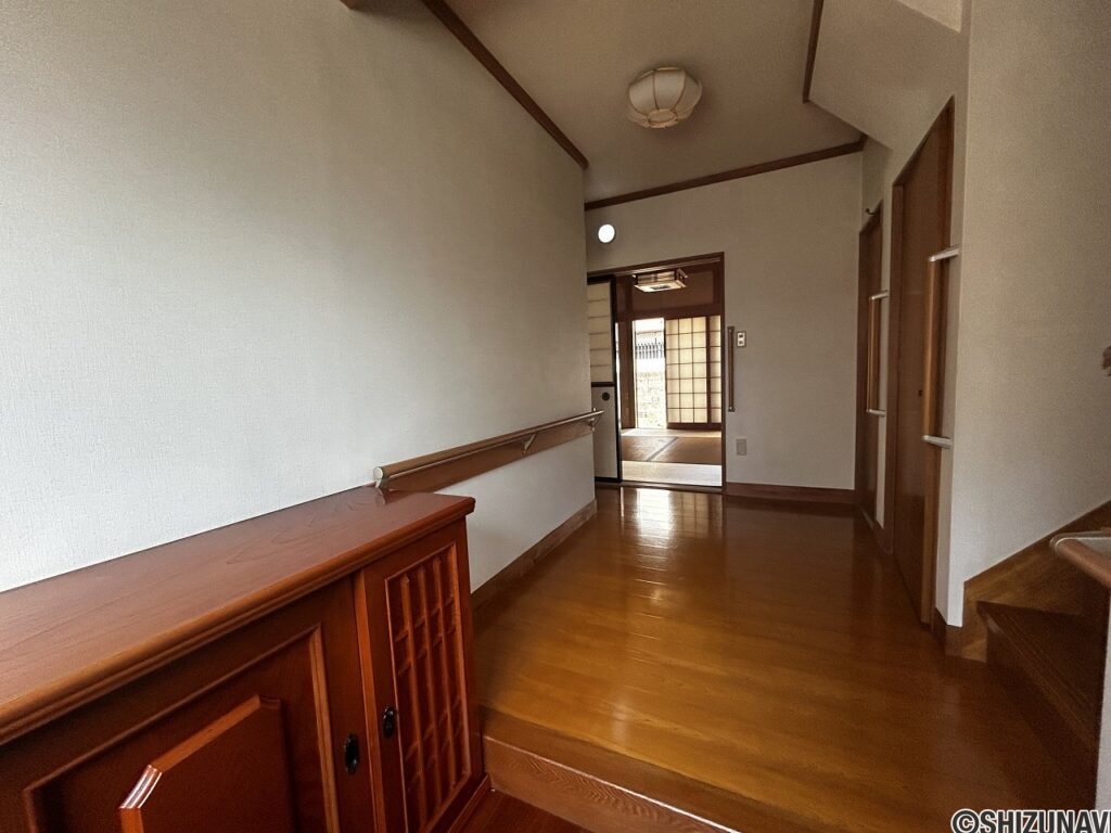 葵区瀬名中央三丁目　部屋数豊富な6LDKの戸建　の画像