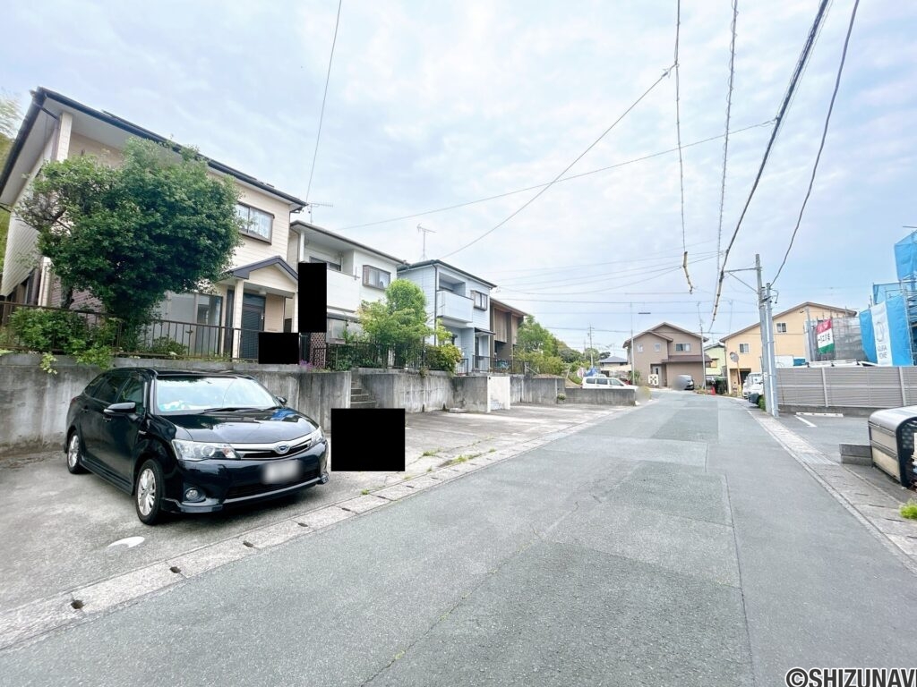 【リフォーム前/外観】別角度　外壁屋根は塗装を行います。綺麗な外観で気持ちよく新生活をスタートできるとともに、購入後のメンテナンス費用も抑えられます。