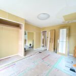 【リフォーム中/LDK】（9/27撮影）元々は10帖の洋室ですが、隣の和室と繋げて約17帖のLDKになる予定です。広々としたLDKで家族団らんを楽しんでいただけます。