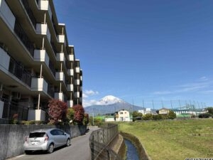 富士山を身近に感じられる住環境です。