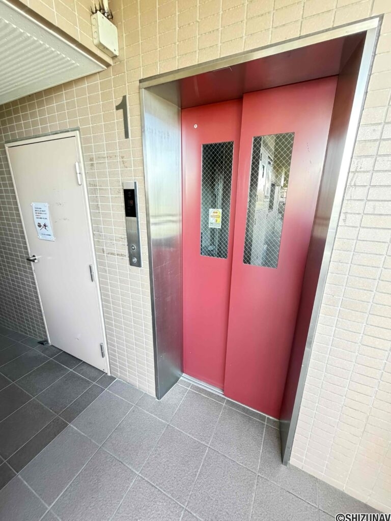 エレベーターもございます。