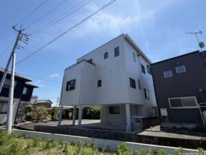 北側から外観を撮影。